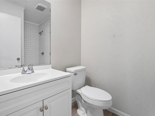 2742 E Pepperidge Drive , Lancaster Texas 75134