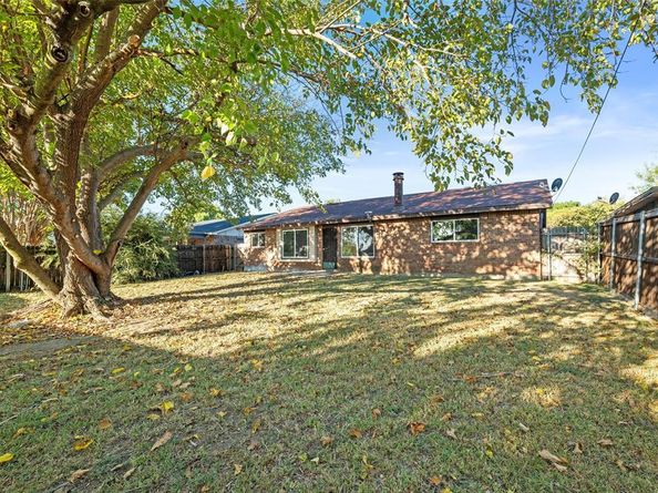2742 E Pepperidge Drive , Lancaster Texas 75134