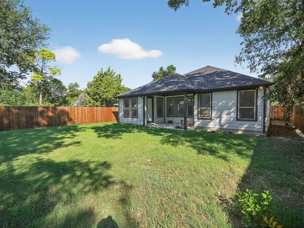 1005  Oak Street , Grand Prairie Texas 75050