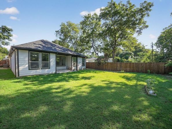 1005  Oak Street , Grand Prairie Texas 75050