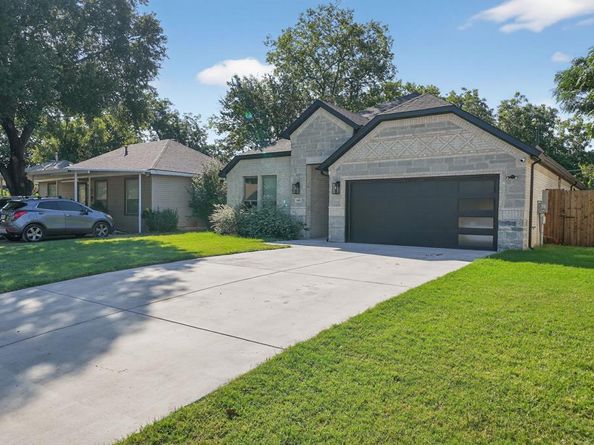 1005  Oak Street , Grand Prairie Texas 75050