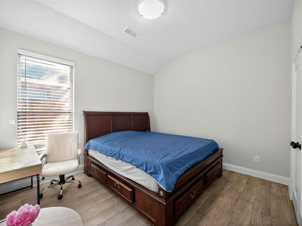 1005  Oak Street , Grand Prairie Texas 75050