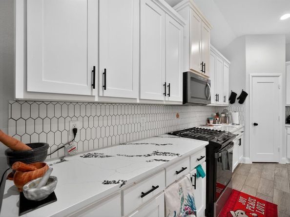 1005  Oak Street , Grand Prairie Texas 75050