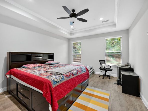 1005  Oak Street , Grand Prairie Texas 75050