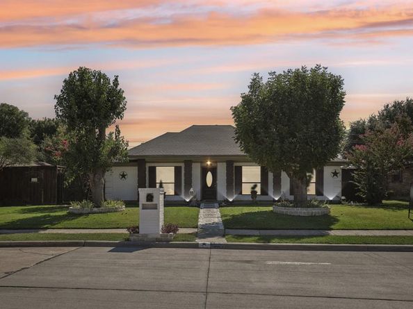 102 E Ridgegate Drive , Garland Texas 75040
