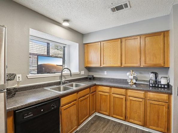 102 E Ridgegate Drive , Garland Texas 75040