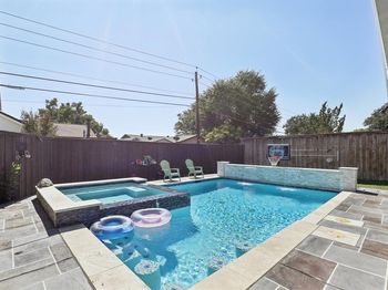 102 E Ridgegate Drive 