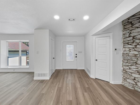 200  Silverleaf Drive , Fort Worth Texas 76112