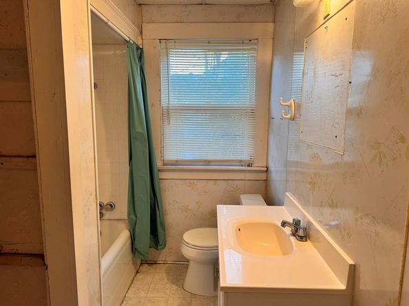 623 N Dallas Avenue , Lancaster Texas 75146