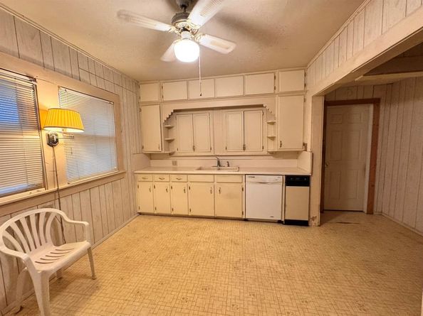 623 N Dallas Avenue , Lancaster Texas 75146