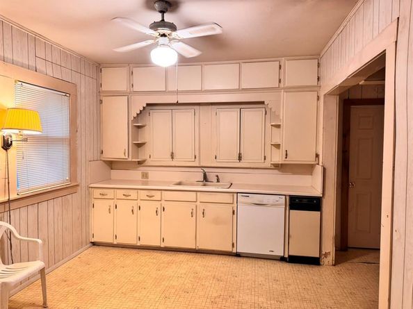 623 N Dallas Avenue , Lancaster Texas 75146