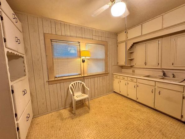 623 N Dallas Avenue , Lancaster Texas 75146