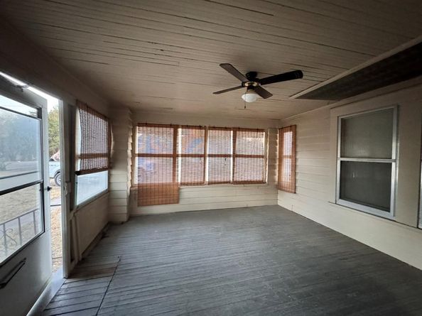 623 N Dallas Avenue , Lancaster Texas 75146