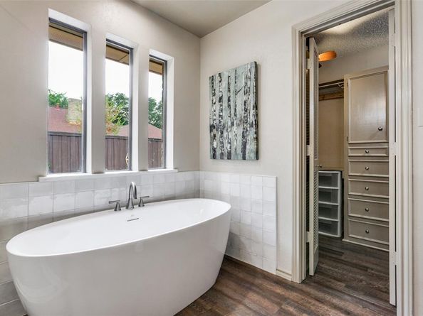 6512  Wrenwood Drive , Dallas Texas 75252