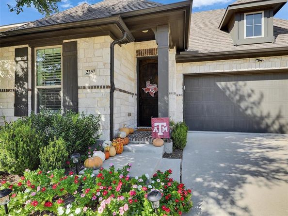 2257  Lobo Lane , Carrollton Texas 75010