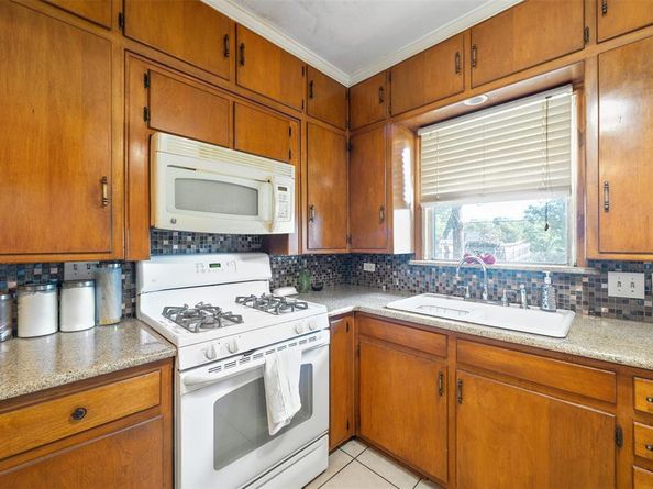 708 N Bailey Avenue , Fort Worth Texas 76107