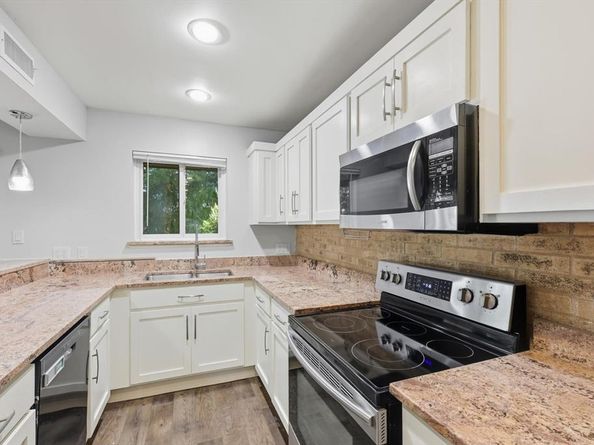 2955  Country Place Circle , Carrollton Texas 75006