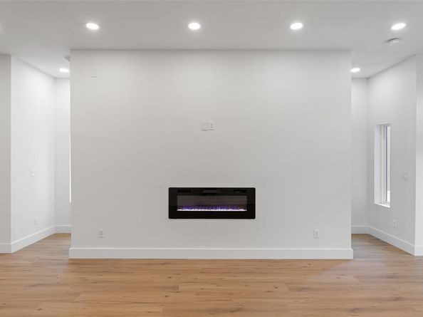 2511  Crossman Avenue , Dallas Texas 75212