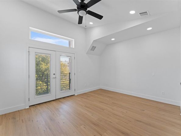 2511  Crossman Avenue , Dallas Texas 75212