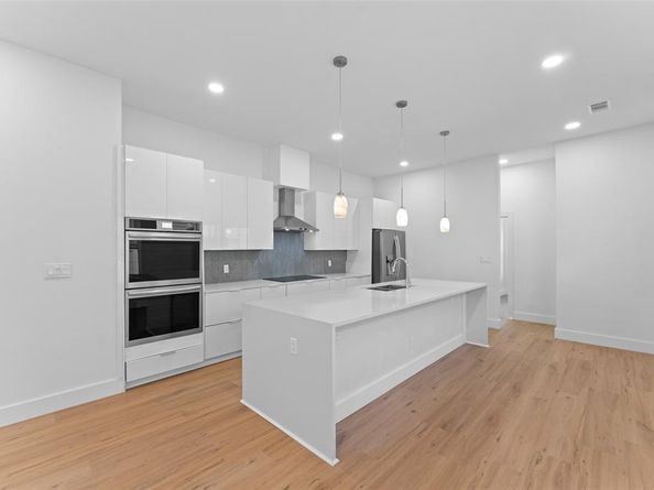 2511  Crossman Avenue , Dallas Texas 75212