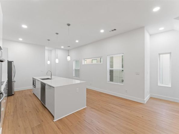 2511  Crossman Avenue , Dallas Texas 75212