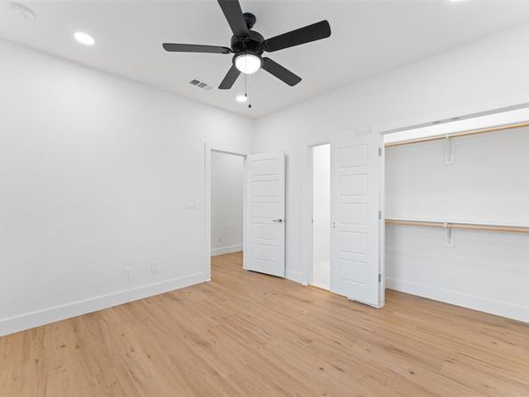 2511  Crossman Avenue , Dallas Texas 75212