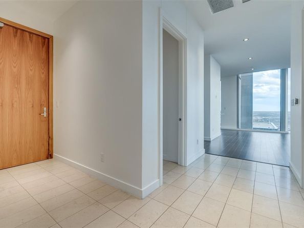 2900  Mckinnon Street  2704, Dallas Texas 75201