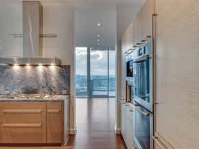 2900  Mckinnon Street  2704, Dallas Texas 75201