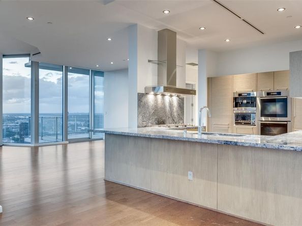 2900  Mckinnon Street  2704, Dallas Texas 75201