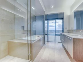 2900  Mckinnon Street  2704, Dallas Texas 75201