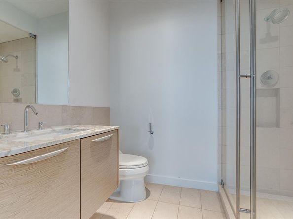 2900  Mckinnon Street  2704, Dallas Texas 75201