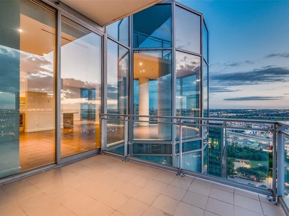 2900  Mckinnon Street  2704, Dallas Texas 75201