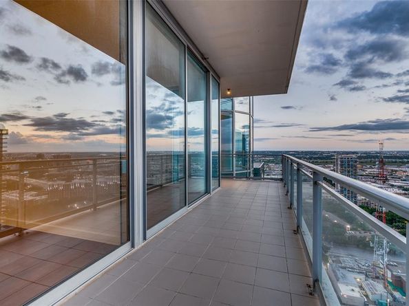 2900  Mckinnon Street  2704, Dallas Texas 75201