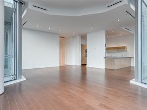 2900  Mckinnon Street  2704, Dallas Texas 75201