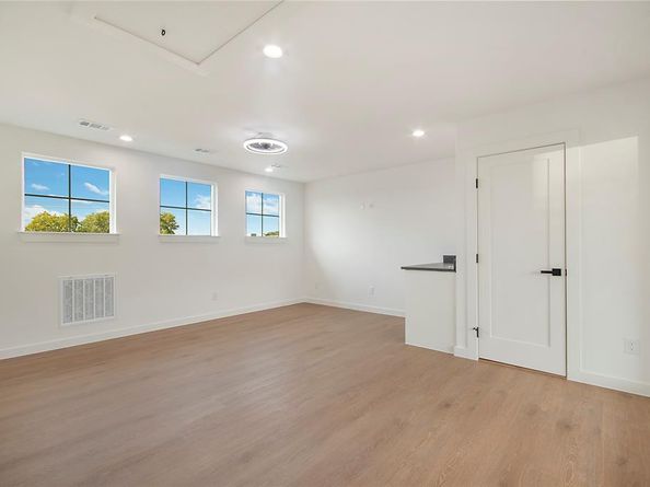 2428  Douglas Avenue , Dallas Texas 75219