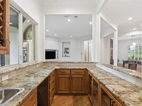 1404  Sylvan Avenue , Dallas Texas 75208