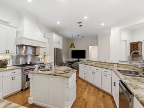 1404  Sylvan Avenue , Dallas Texas 75208