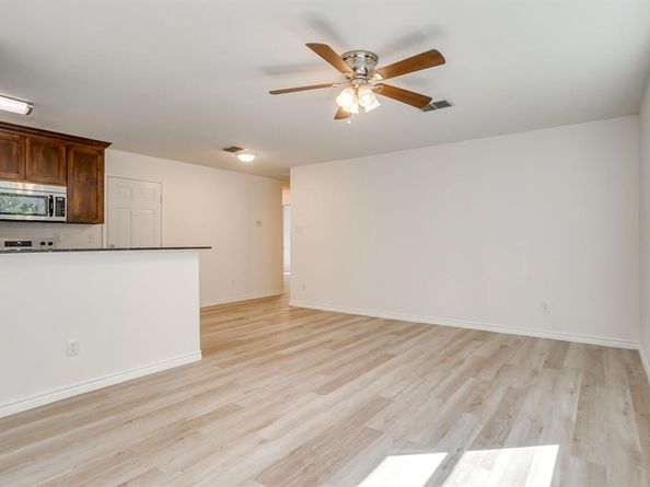 3955  Alamo Avenue , Fort Worth Texas 76107