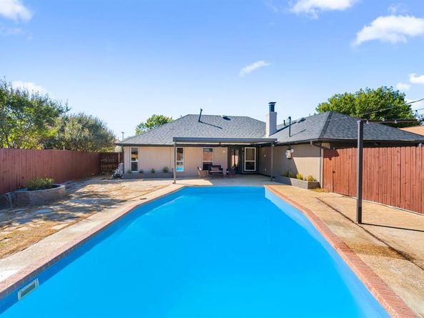 6122  Symphony Lane , Dallas Texas 75227