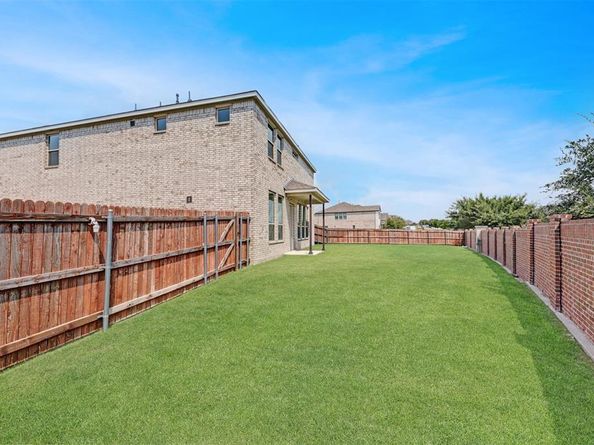 2176  Spencer Lane , Carrollton Texas 75010