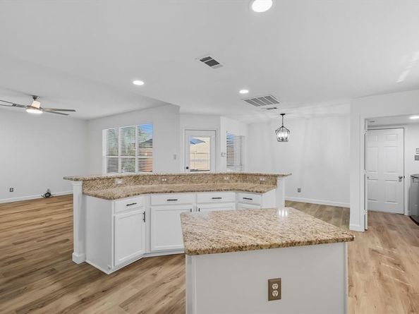 3812  Red Oak Trail , The Colony Texas 75056