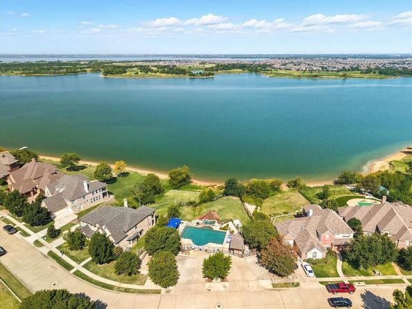 3812  Red Oak Trail , The Colony Texas 75056