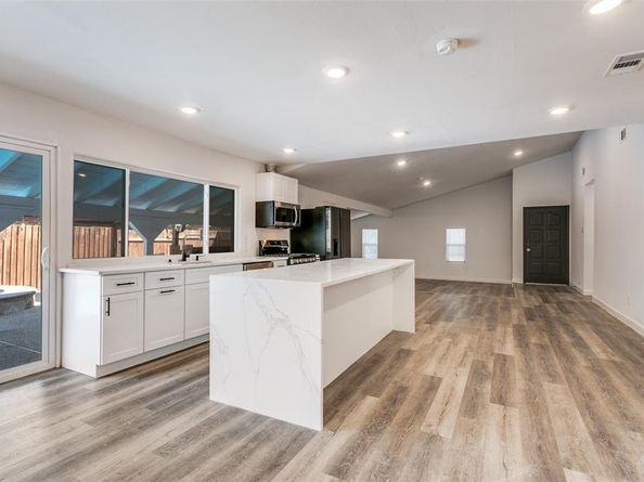 1535  Carnation Drive , Lewisville Texas 75067