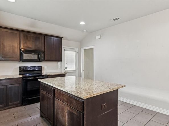 1116 E Hattie Street , Fort Worth Texas 76104