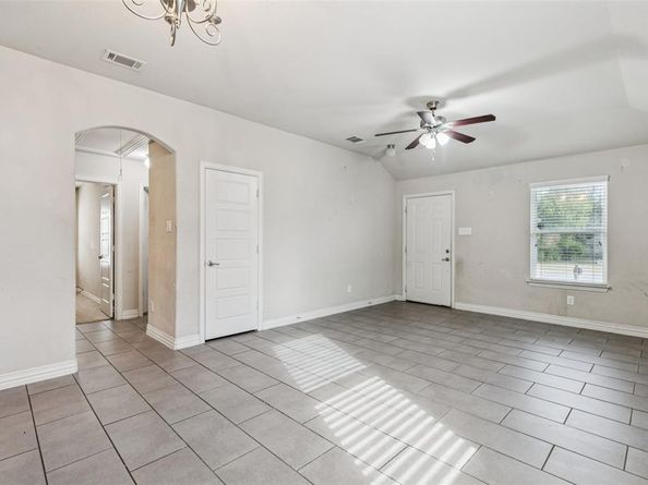 1116 E Hattie Street , Fort Worth Texas 76104