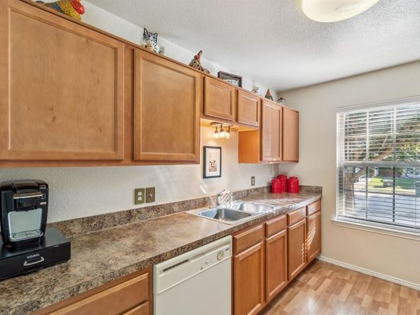 836  Village Point Lane , Fort Worth Texas 76108