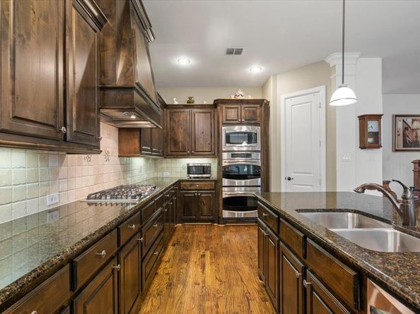 2020  London Lane , Lewisville Texas 75056
