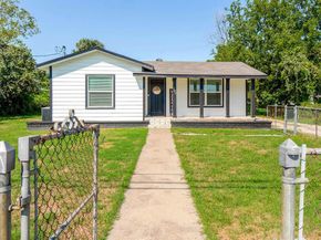 205  Oregon Avenue , Azle Texas 76020