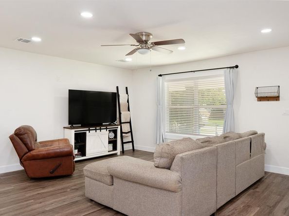 205  Oregon Avenue , Azle Texas 76020