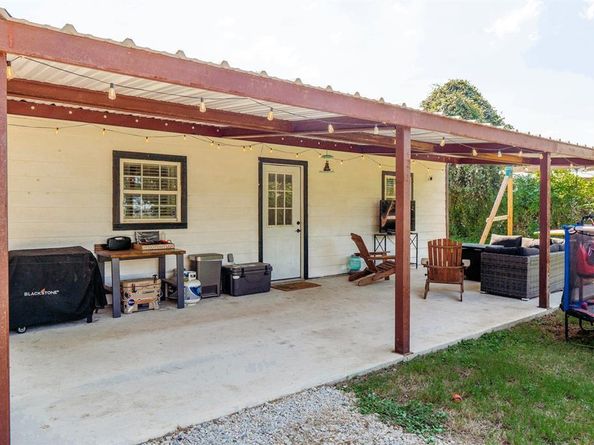 205  Oregon Avenue , Azle Texas 76020